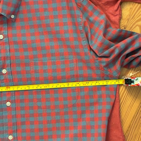 J.Crew men’s button-up shirts, both in size Large Slim! 100% organic cotton&98% - Picture 11 of 11